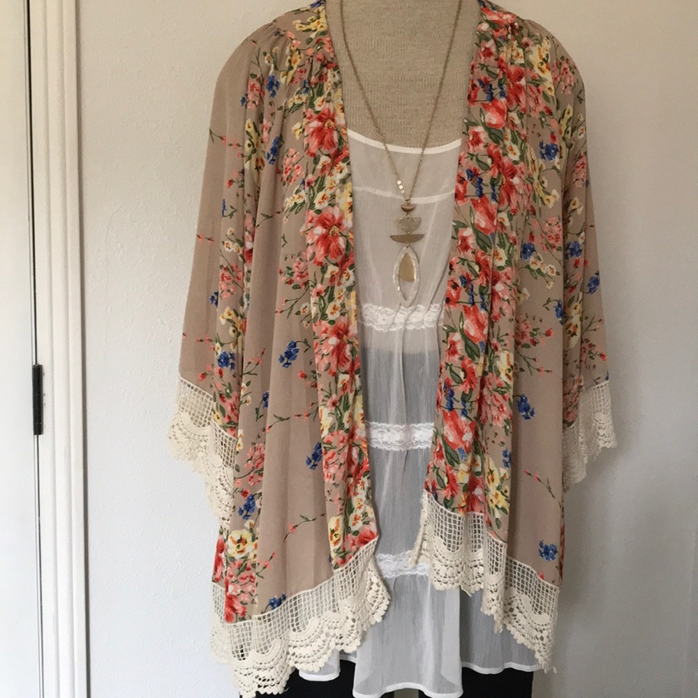 Gorgeous Umgee kimono floral lace 1X 2x plus